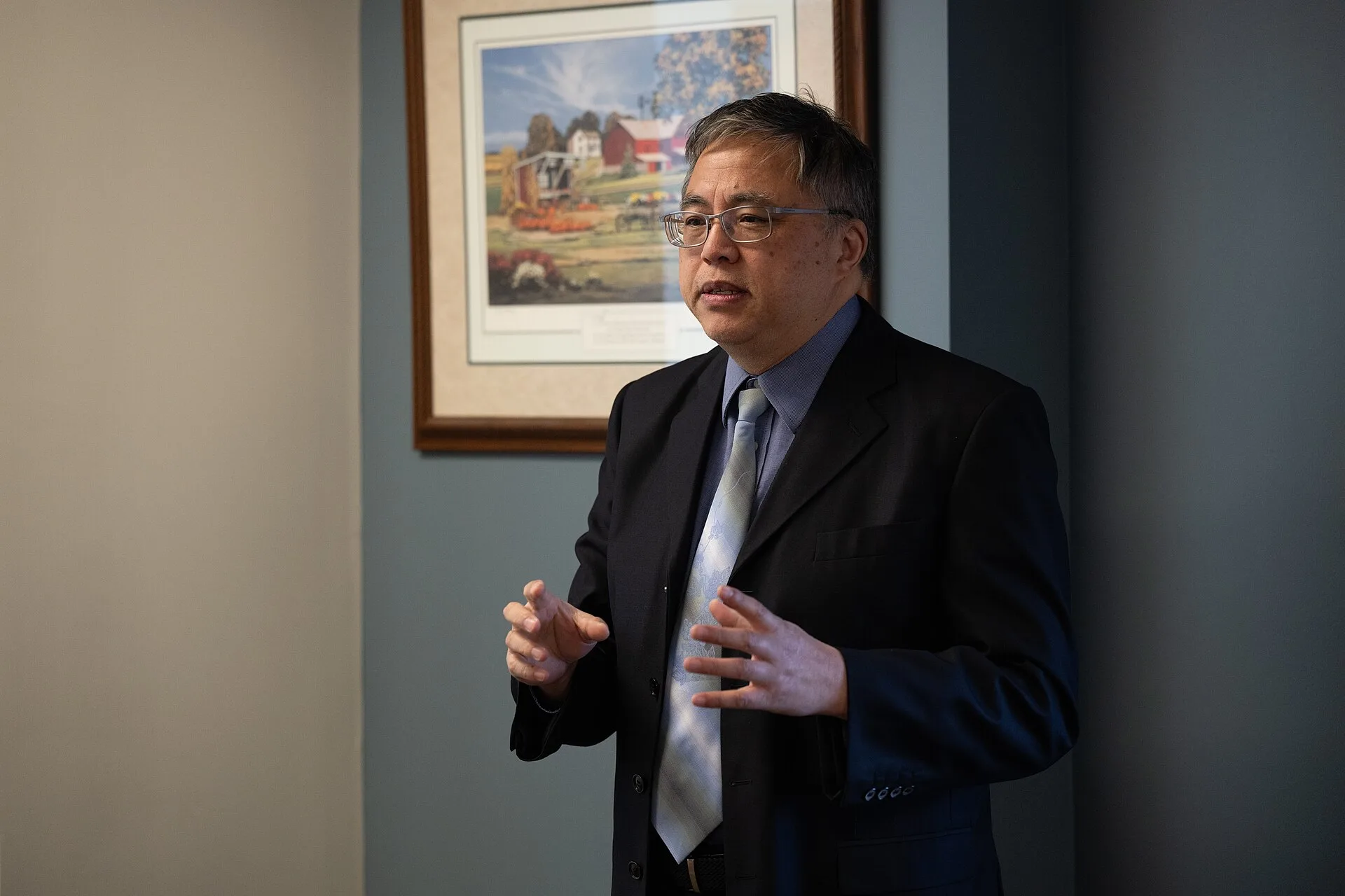Dr. George Liu, Researcher Biologist at the Animal Genomics and Improvements Laboratory at the Beltsville Agricultural Research Center (BARC), talks to a group of participants from the 2024 Agricultural Outlook Forum (AOF) about his research and answers questions during a pre-forum field trip in Bel