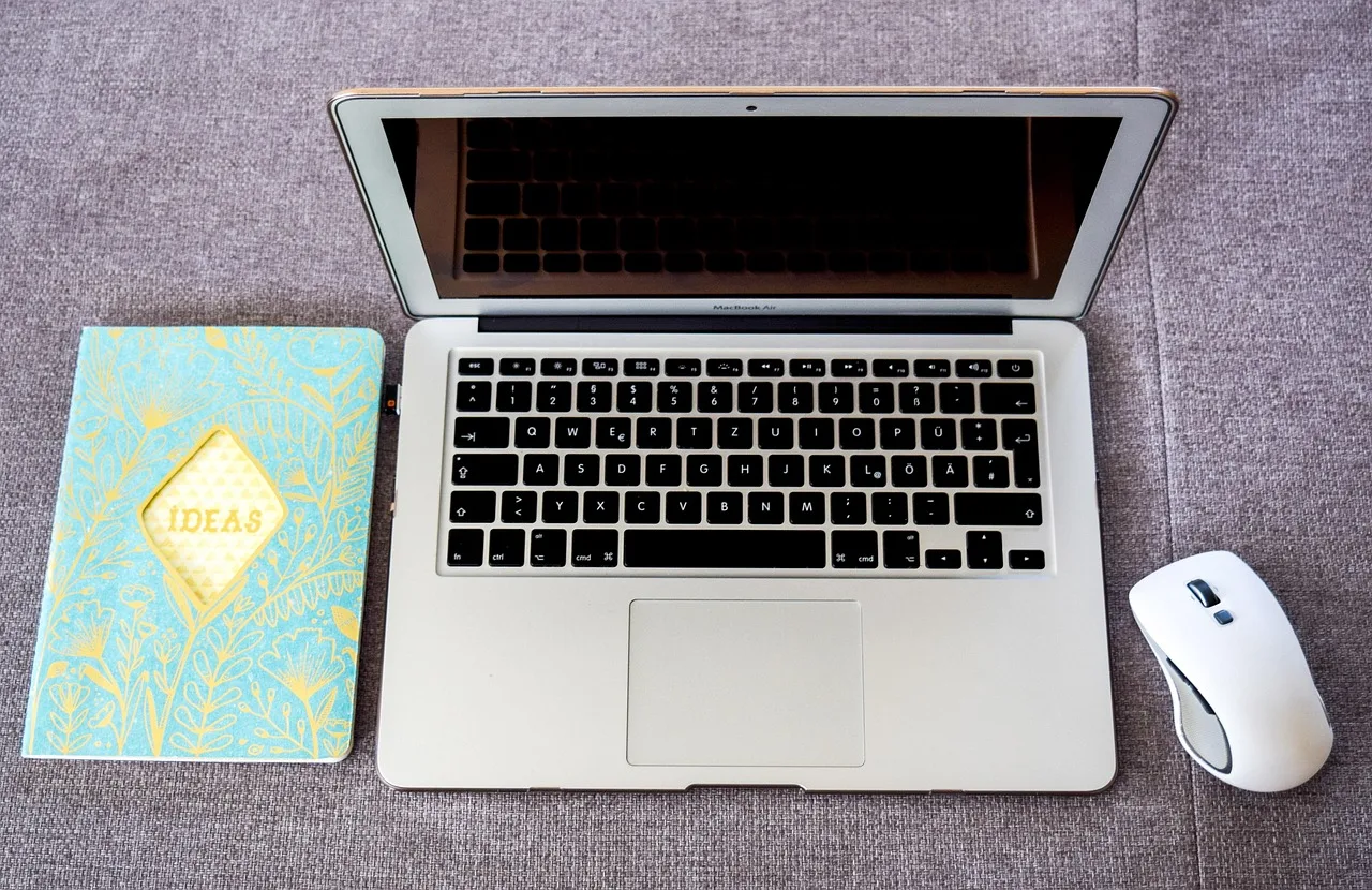 laptop, mouse, workplace, home office, apple, keys, mac, macbook, office, freelancer, work, desktop, webdesign, pc, computer, notebook, keyboard, screen, table, input, business, office work, idea, hipster, style